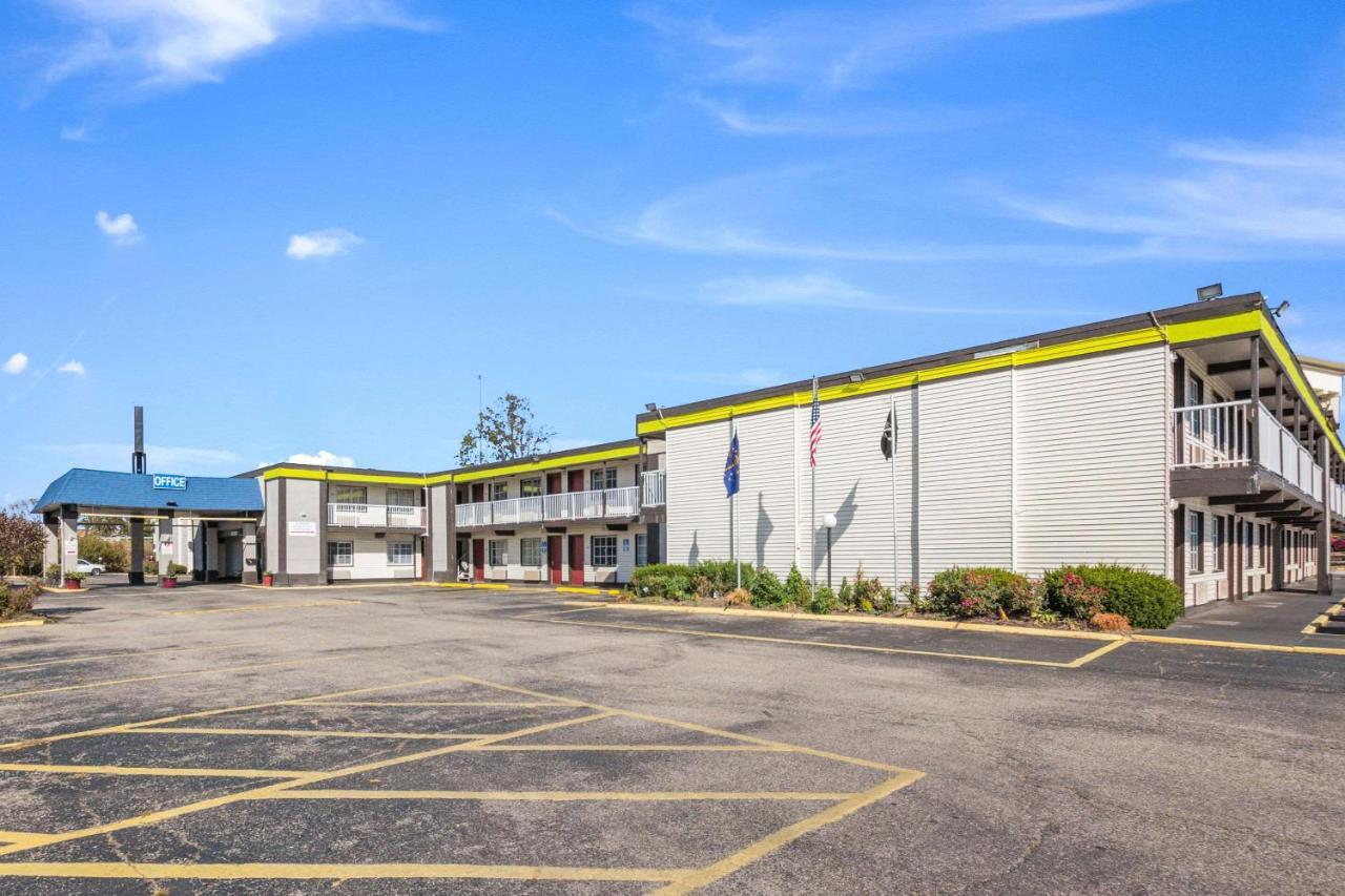 Econo Lodge Inn & Suites Terre Haute Exteriér fotografie