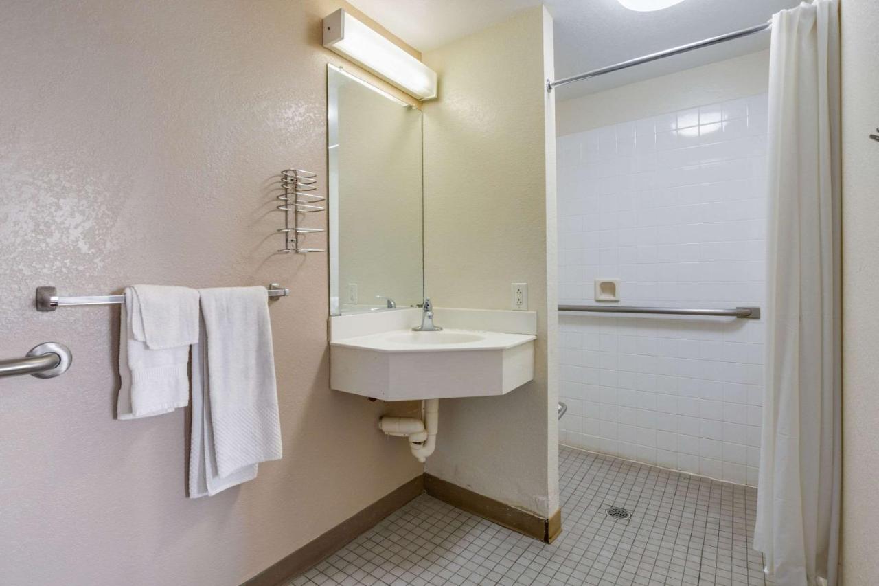 Econo Lodge Inn & Suites Terre Haute Exteriér fotografie